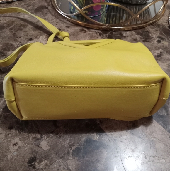 Bottega Veneta The Point Triangle Yellow Mustard Calf Leather Small Crossbody - Picture 10 of 12